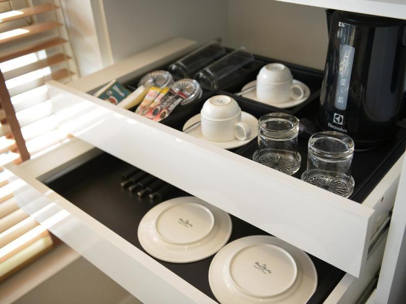 Grande Centre Point Ploenchit Hotel Банкок Стая снимка A drawer with a divider