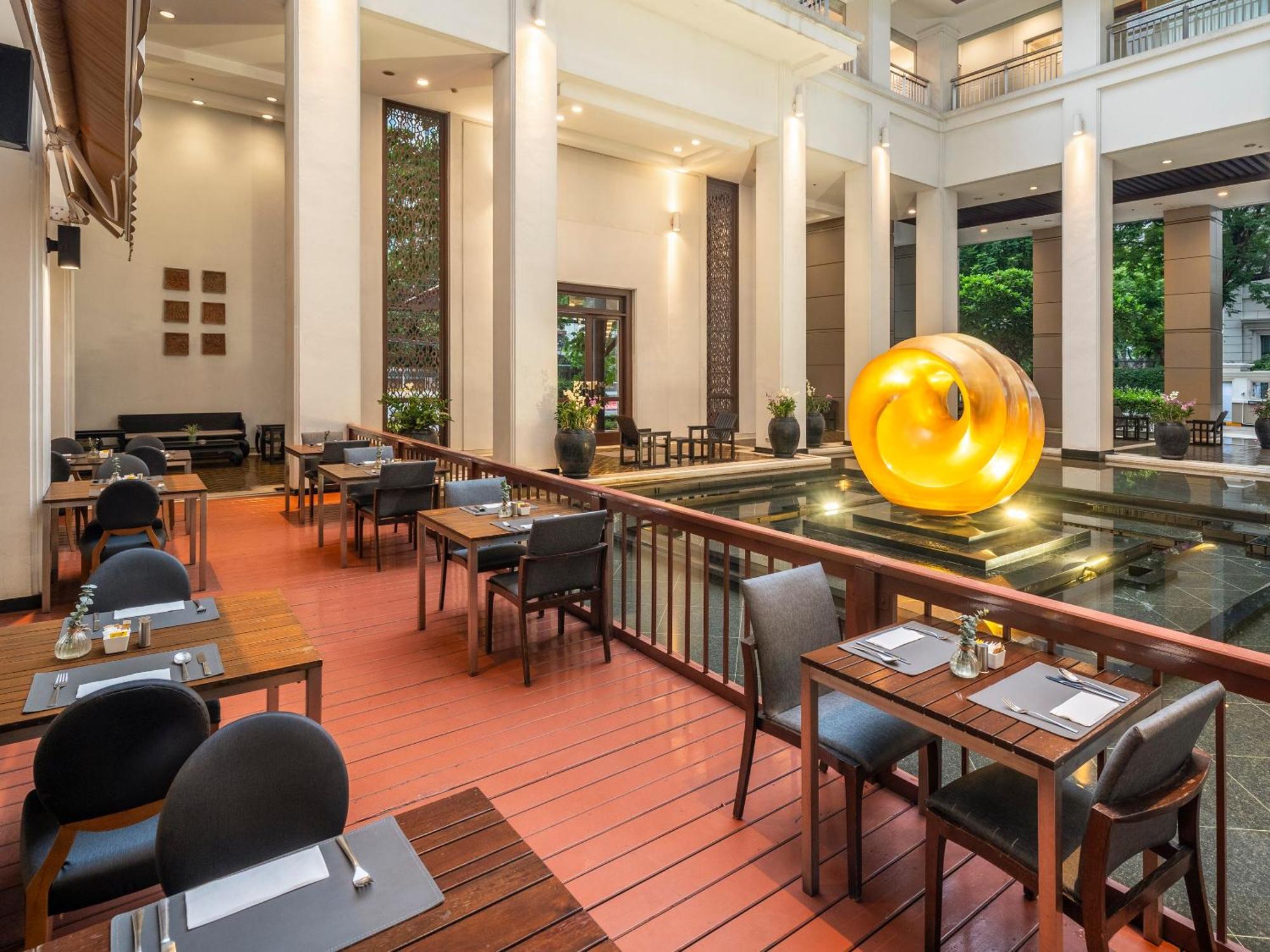 Grande Centre Point Ploenchit Hotel Банкок Екстериор снимка The restaurant