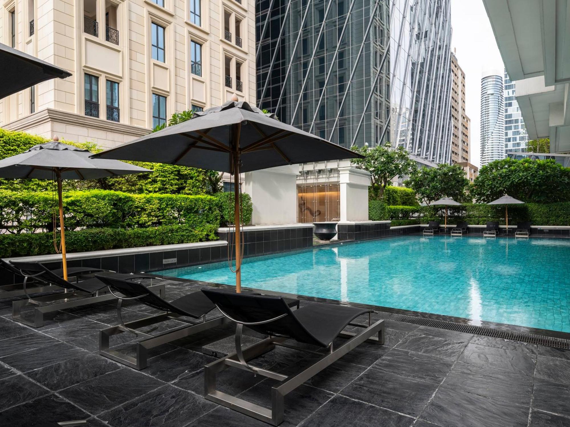 Grande Centre Point Ploenchit Hotel Банкок Екстериор снимка The swimming pool at The Park, Bangkok